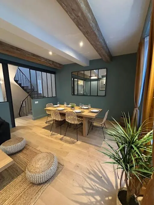 Maison Climatisee Avec Parking Et Rooftop Avignon 0*,  Frankrike