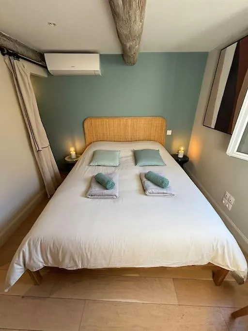 Maison Climatisee Avec Parking Et Rooftop Avignon 0*,  Frankrike