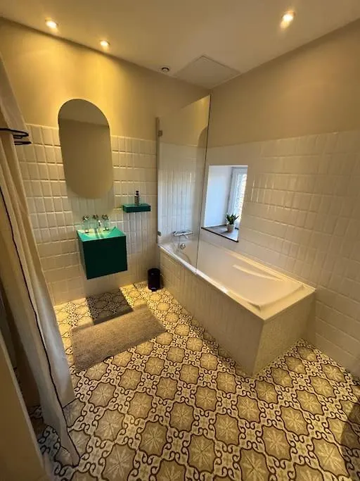 Semesterbostad Maison Climatisee Avec Parking Et Rooftop Avignon